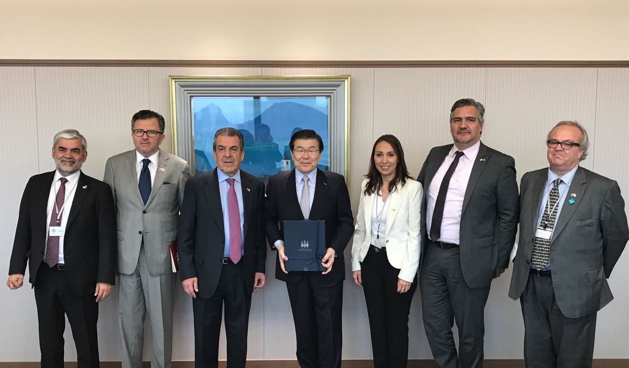 Director of InvestChile and attaché in Asia meet with large Japanese companies