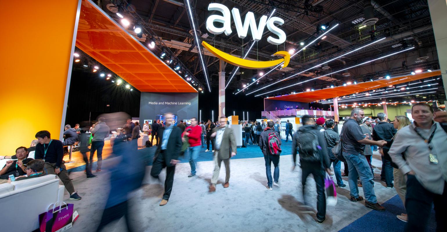 Amazon Web Services anuncia millonaria inversión en Chile