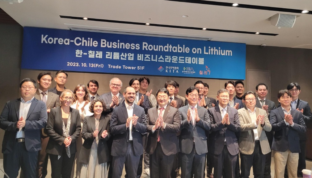 Alto interés por la industria del litio marcó jornada final de visita del ministro Grau e InvestChile a Corea