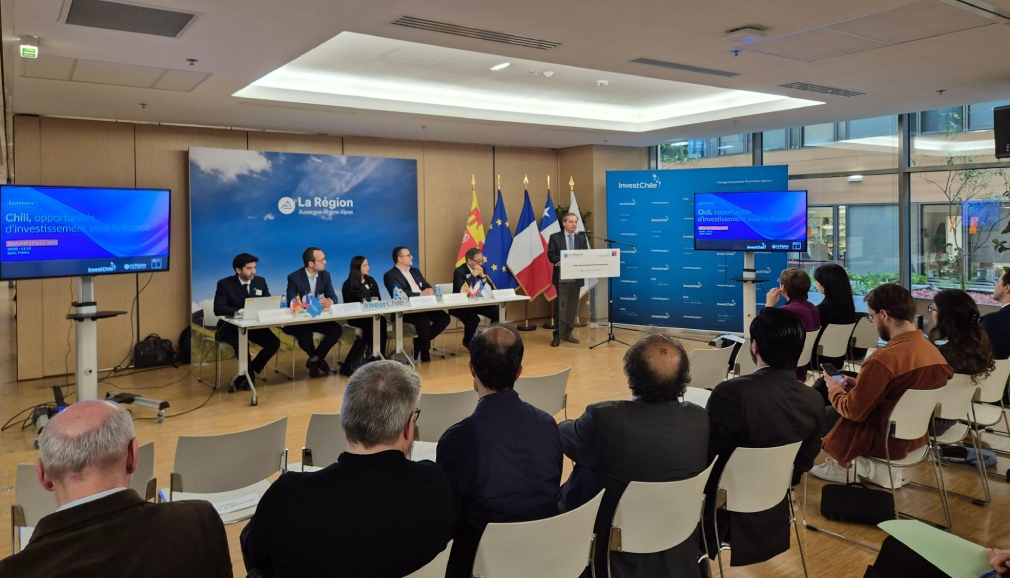 About InvestChile Background