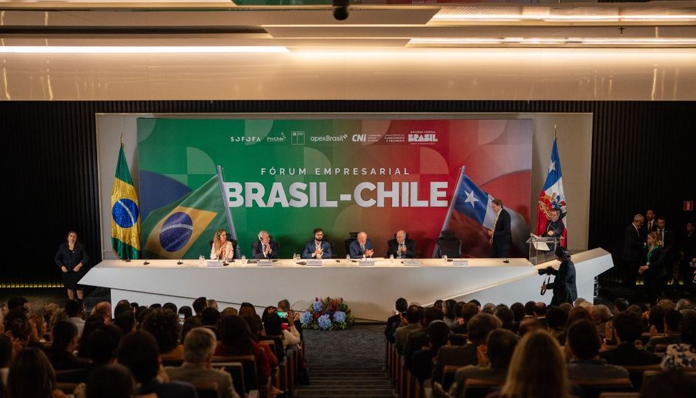 Directora de InvestChile participa en gira presidencial a Brasil